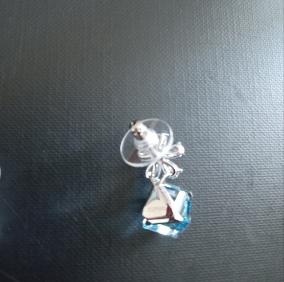 NWT Swarovski Crystals Blue Cube Earrings - Picture 3 of 5